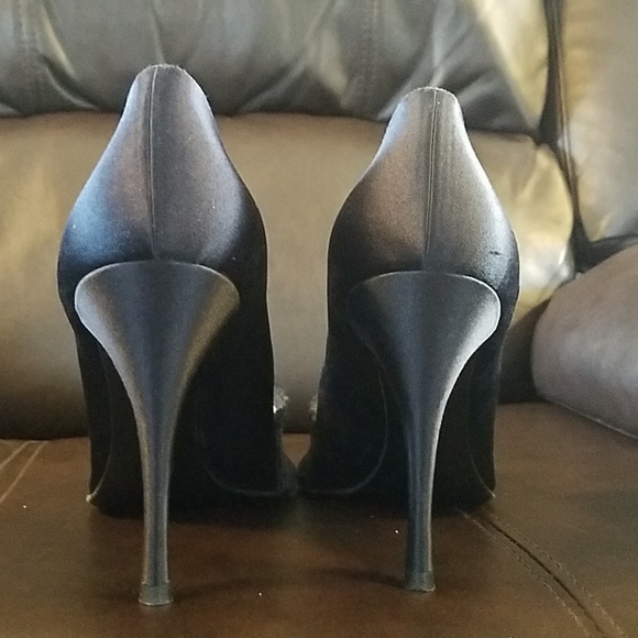 EUC Stuart Weitzman chantilly lace/satin heels - Picture 5 of 8